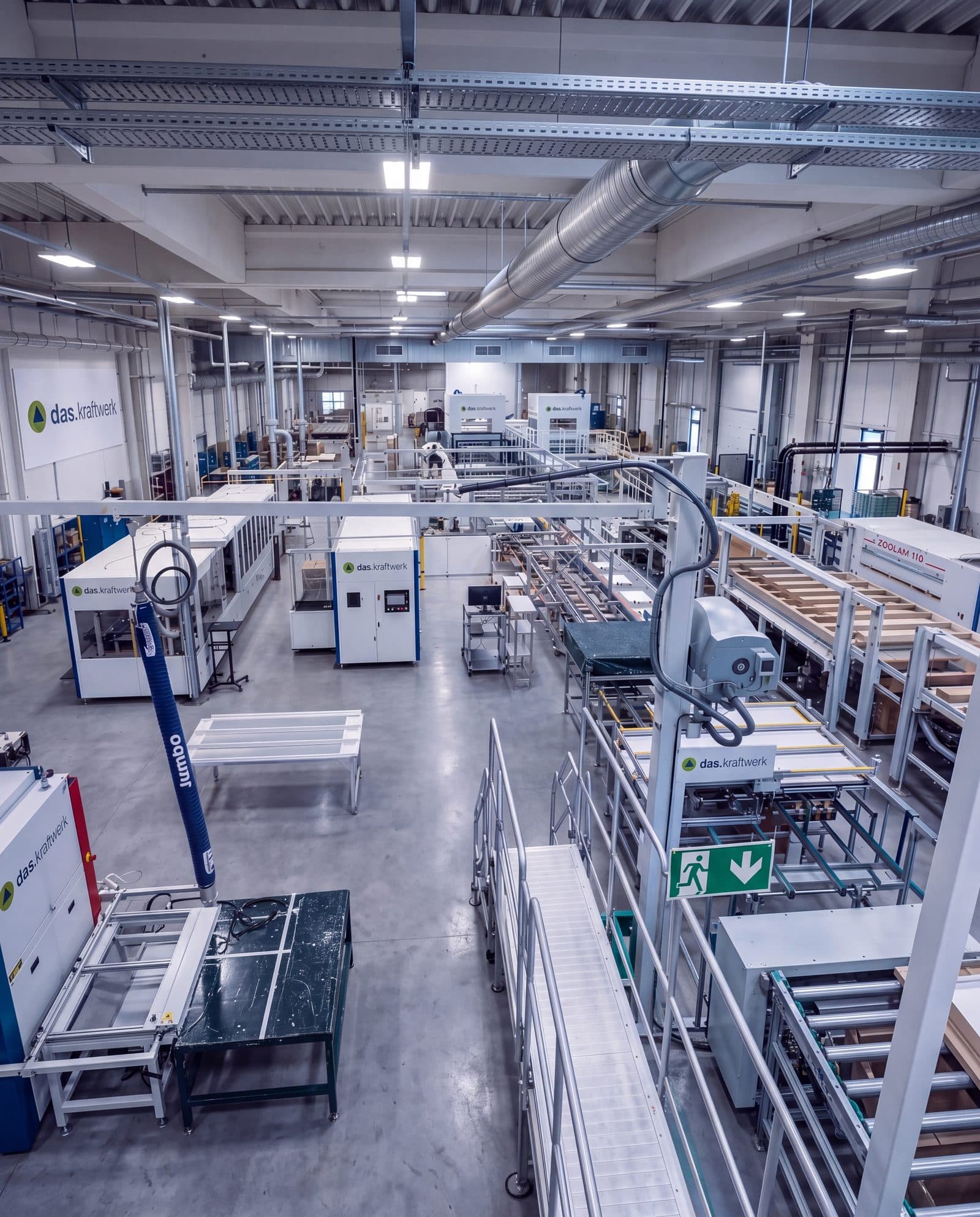 das.kraftwerk production hall in Wiener Neustadt with laminator for PV module manufacturing